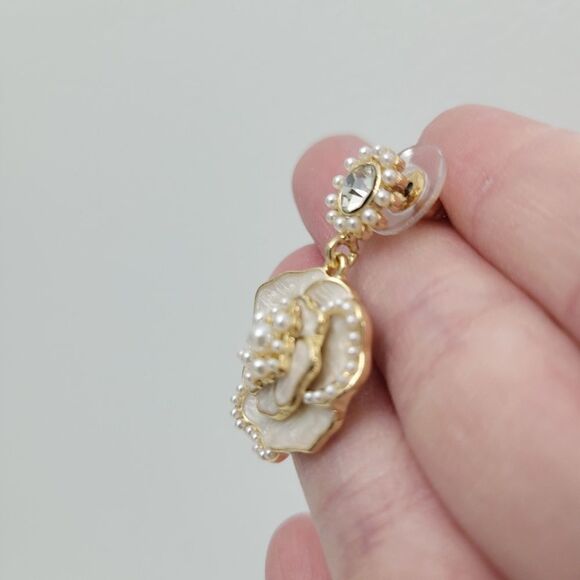 Brand New White Rose With Pearl Earrings - Picture 5 of 7